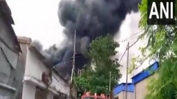Massive fire breaks out at engine oil factory in Kolkata